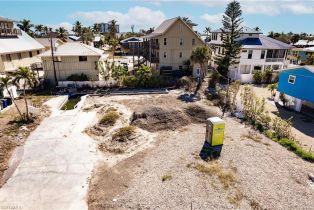 , 132 Andre Mar Dr, Fort Myers Beach FL 33931