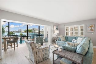 Mid Rise (4-7), 222 Harbour Dr # 207, Naples FL 3410334103
