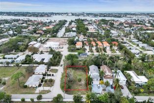 , 2296 Curtis St, Naples FL 34112