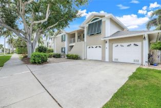 , 820 3rd St S, Naples FL 34102