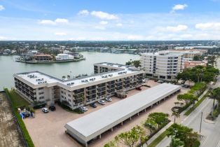 Mid Rise (4-7), 3200 Gulf Shore Blvd N # 407, Naples FL 3410334103