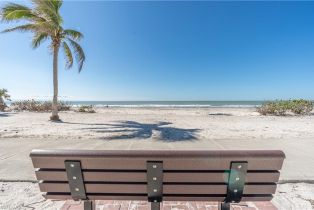 , 4031 Gulf Shore Blvd N, Naples FL 34103