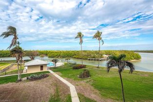 High Rise (8+), 17 Bluebill Ave # 203, Naples FL 3410834108
