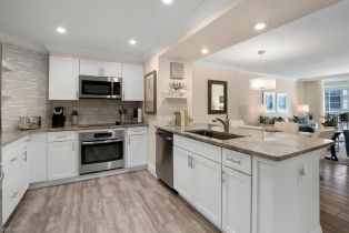 High Rise (8+), 5 Bluebill Ave # 708, Naples FL 34108