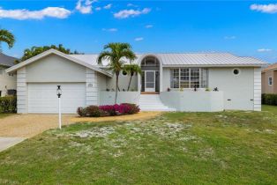 Single Family Residence, 1242 Par View Dr, Sanibel FL 33957