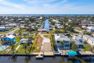 , 3084 8th Ave, St. James City FL 33956