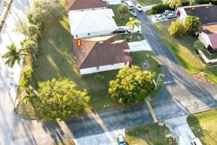 Single Family Residence, 11285 La Coruna Spanish Gardens, FL 34135