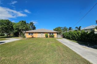 , 103 Tahiti St, Naples FL 34113