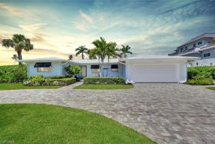Single Family Residence, 367 Mooring Line Dr, Naples FL 34102