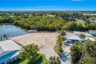 , 3164 Lakeview Dr, Naples FL 34112