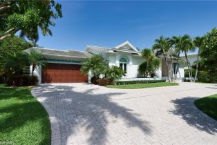 Single Family Residence, 2201 Beacon Ln, Naples FL 34103