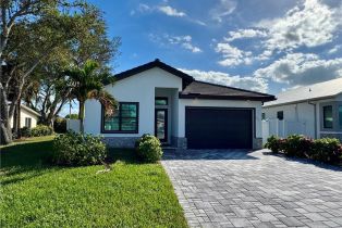 , 656 108th Ave N, Naples FL 34108