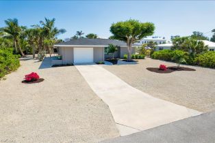 Single Family Residence, 446 Lake Murex Lake Murex, FL 33957