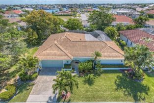 Single Family Residence, 191 Beachcomber Marco Island, FL 34145 