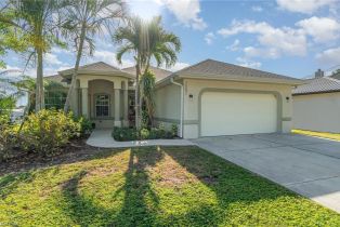 Single Family Residence, 2082 Tobago Fort Myers Shores, FL 33905
