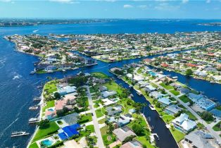 Single Family Residence, 5330 Nautilus Caloosahatchee, FL 33904 