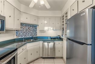 High Rise (8+), 5 Bluebill Ave # 403, Naples FL 34108