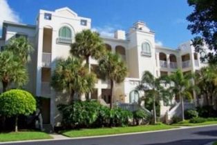 Low Rise (1-3), 7734 Pebble Creek Cir # 201, Naples FL 34108