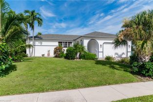 Single Family Residence, 288 Castaways St, Marco Island FL 34145