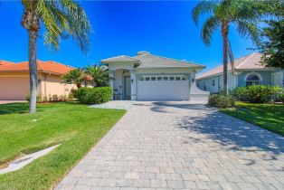 Single Family Residence, 695 92nd Ave N, Naples FL 34108