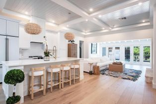 Single Family Residence, 140 2nd Ave S, Naples FL 34102