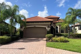 Single Family Residence, 8670 Mercado Ct, Fort Myers FL 33912