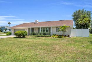 Single Family Residence, 6013 Swords Island Park Woodlands, FL 33908