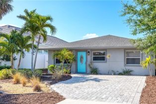 Single Family Residence, 736 94th Ave N, Naples FL 34108