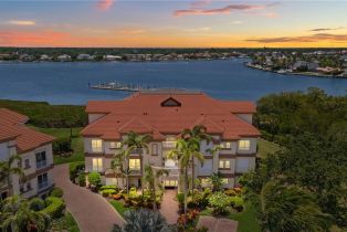 , 1520 Star Point Ln # 401, Naples FL 34112