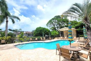, 622 Wiggins Bay Dr # 22, Naples FL 34110