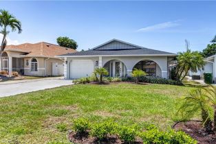 Single Family Residence, 738 101st Ave N, Naples FL 34108