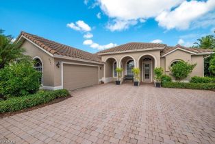 , 8963 Appaloosa Ct, Naples FL 34113