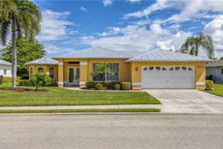 Single Family Residence, 23496 Olde Meadowbrook Cir, Estero FL 34134