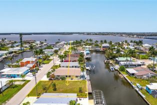 Land, 2609 Bayshore Dr, Matlacha FL 33993