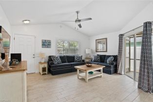 Single Family Residence, 534 96th Ave N, Naples FL 34108