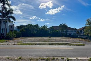 Land, 3898 Crayton Rd, Naples FL 34103