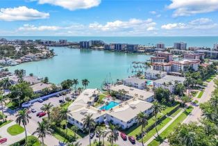 Low Rise (1-3), 354 Harbour Dr # 354, Naples FL 34103