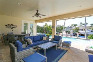 Single Family Residence, 1480 Curlew Ave, Naples FL 34102