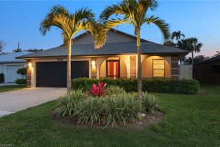 Single Family Residence, 648 96th Ave N, Naples FL 34108