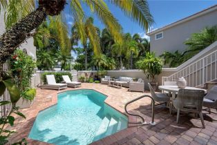 Villa Attached, 846 9th Ave S # 104, Naples FL 34102