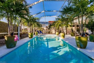 Single Family Residence, 4249 Montalvo Ct, Naples FL 34109