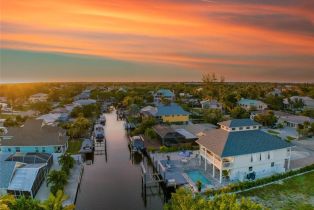 Single Family Residence, 2736 Gulfview Dr, Naples FL 34112