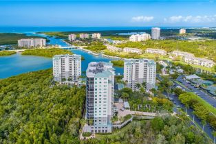 High Rise (8+), 430 Cove Tower Dr # 501, Naples FL 3411034110