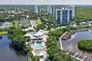 , 320 Horse Creek Dr # 105, Naples FL 34110