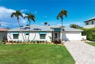 Single Family Residence, 8 Palmview Fairview Isles, FL 33931