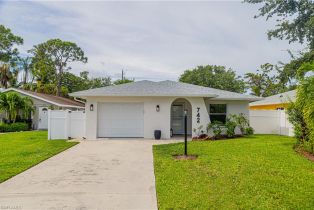 Single Family Residence, 742 99th Ave N, Naples FL 34108