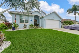 Single Family Residence, 2220 Isle Of Pines Fort Myers Shores, FL 33905