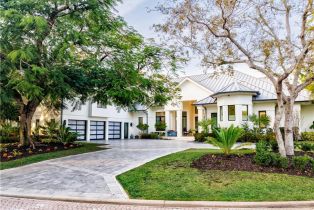 Single Family Residence, 681 Katemore Ln, Naples FL 34108