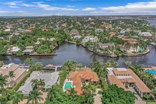 Single Family Residence, 655 Galleon Dr, Naples FL 34102