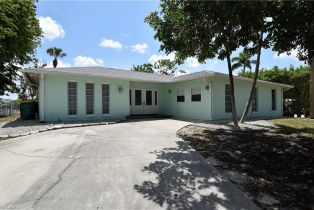 , 3461 Lakeview Dr, Naples FL 34112